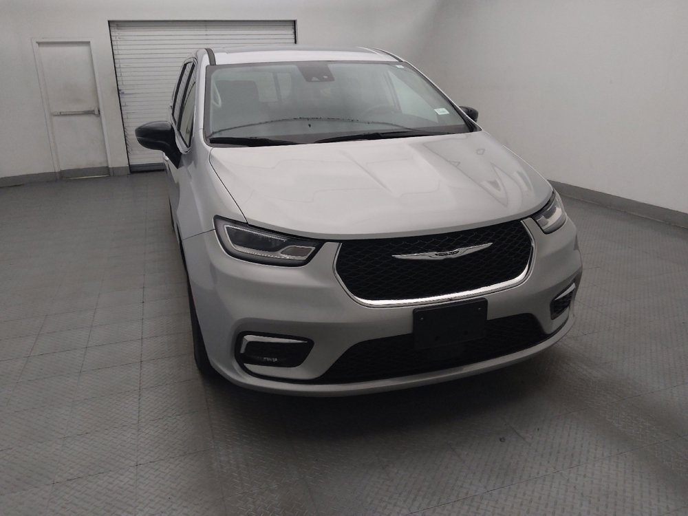 Used 2024 Chrysler Pacifica Touring-L FWD image 14