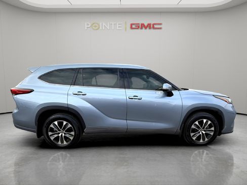 Used 2022 Toyota Highlander XLE image 5