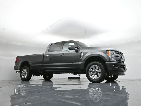 Certified 2018 Ford F350 Platinum w/ Platinum Ultimate Package image 4