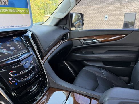 Used 2019 Cadillac Escalade Premium Luxury w/ Escalade Sport Edition RWD image 12