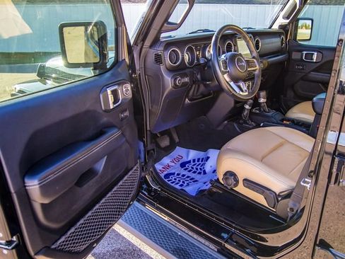 Used 2018 Jeep Wrangler Unlimited Sahara image 29