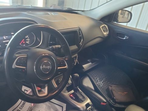 Used 2018 Jeep Compass Latitude w/ Popular Equipment Group AWD/4WD image 2