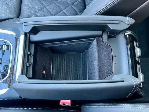 Used 2024 BMW X7 xDrive40i w/ Premium Package image 27