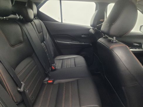 Used 2018 Nissan Kicks SR w/ Premium Package FWD image 19