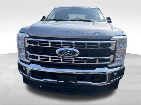 Used 2023 Ford F350 XLT AWD/4WD image 4