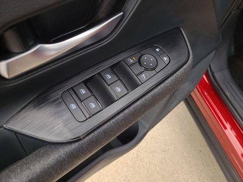 Certified 2025 Nissan Kicks SV image 17