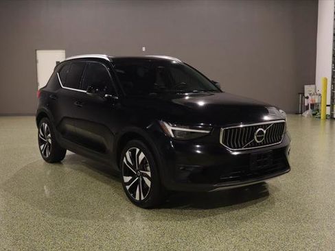 Used 2024 Volvo XC40 B5 Plus w/ Protection Package Premier AWD/4WD image 1