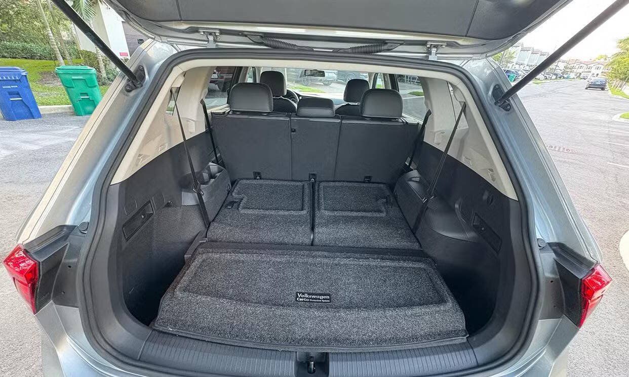Used 2021 Volkswagen Tiguan SE w/ Panoramic Sunroof Package FWD image 6