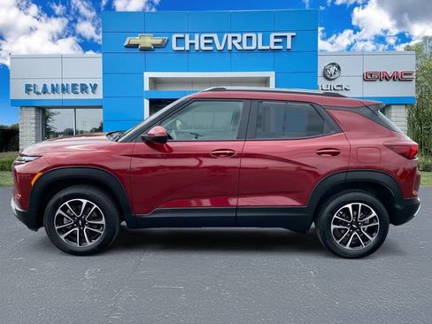 Used 2025 Chevrolet TrailBlazer LT AWD/4WD image 2