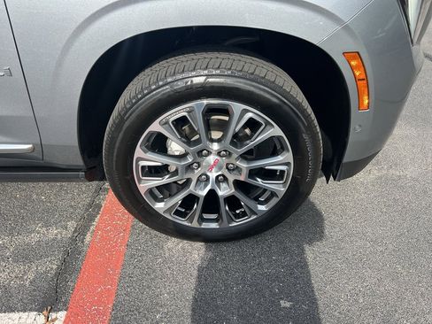 Used 2025 GMC Yukon Denali w/ Sun & Power Step Package image 19