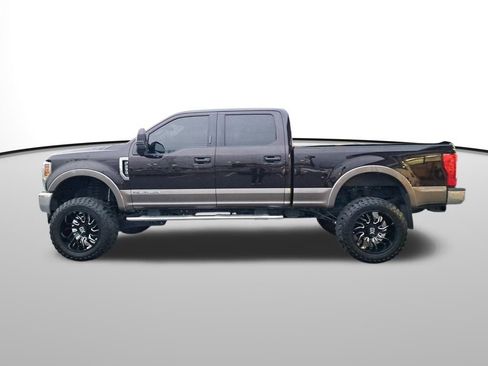 Used 2018 Ford F250 Lariat w/ Lariat Value Package image 2