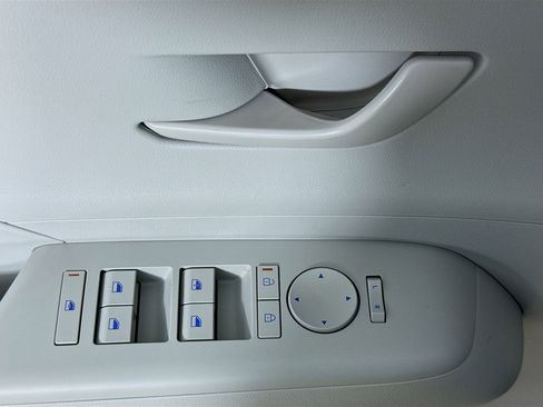 Used 2024 Hyundai Kona SE image 20