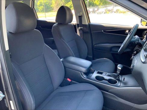 Used 2019 Kia Sorento FWD image 7