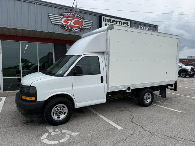 Used 2023 GMC Savana 3500 RWD image 2
