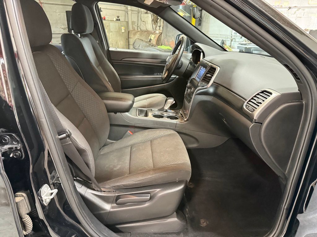 Certified 2020 Jeep Grand Cherokee Laredo AWD/4WD image 25