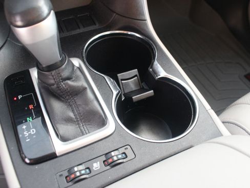 Used 2016 Toyota Highlander Limited image 22