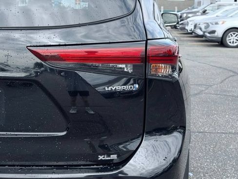 Used 2024 Toyota Highlander XLE AWD/4WD image 8
