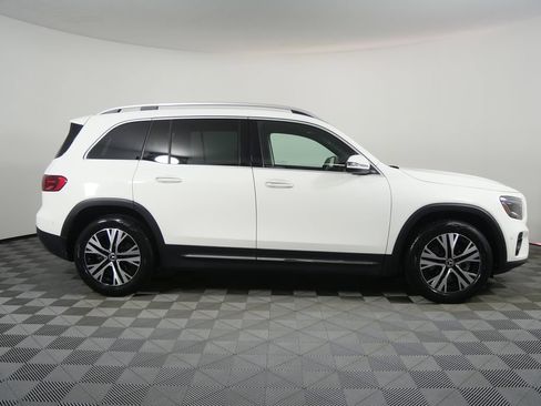 Used 2024 Mercedes-Benz GLB 250 4MATIC image 2