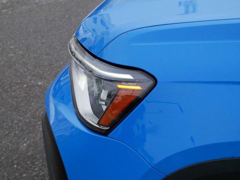 Certified 2025 Volkswagen Taos SE AWD/4WD image 16