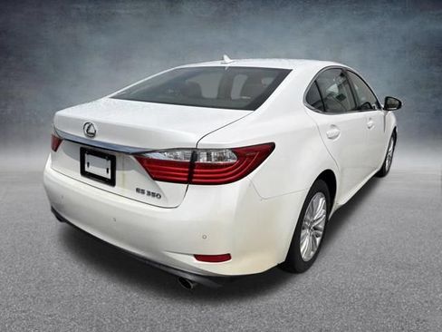 Used 2014 Lexus ES 350 w/ Luxury Package FWD image 7