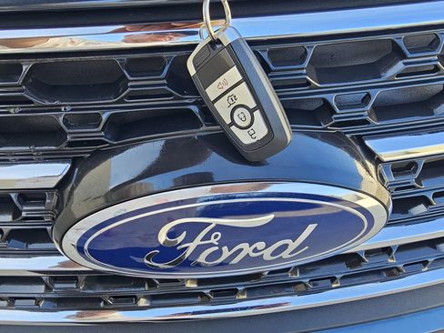 Used 2023 Ford Explorer XLT image 18