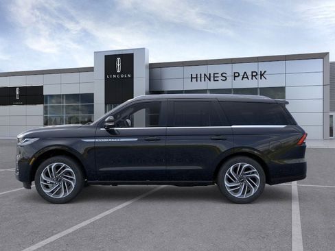 New 2025 Lincoln Navigator Reserve image 3