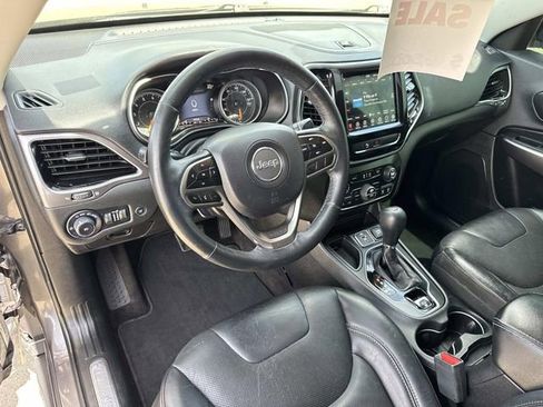 Used 2019 Jeep Cherokee Limited FWD image 24
