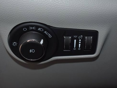 Used 2022 Jeep Compass Limited image 16