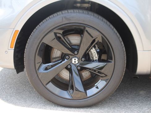 Used 2021 Bentley Bentayga image 15