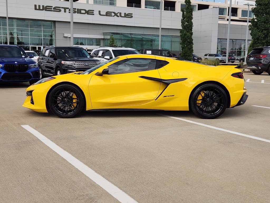 Used 2025 Chevrolet Corvette Z06 w/ Stealth Interior Trim Package RWD image 4
