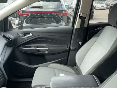 Used 2018 Ford Escape SE image 9