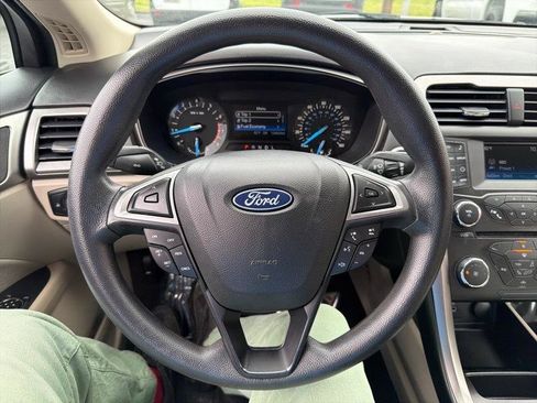 Used 2018 Ford Fusion SE FWD image 14