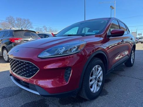 Used 2020 Ford Escape SE image 3