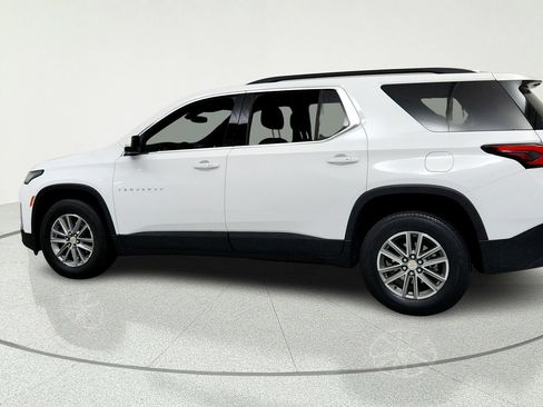 Certified 2023 Chevrolet Traverse LT FWD image 3