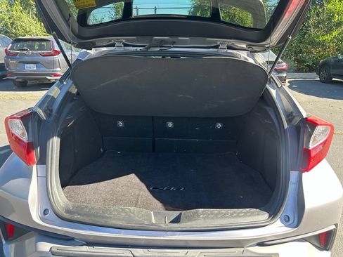 Used 2018 Toyota C-HR XLE FWD image 9
