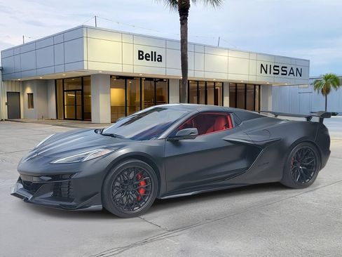 Used 2024 Chevrolet Corvette Z06 RWD image 2