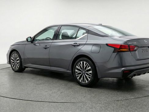Used 2025 Nissan Altima 2.5 SV image 6