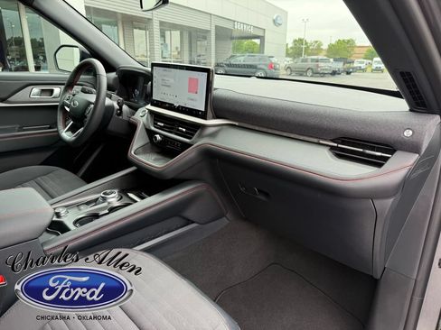 Used 2025 Ford Explorer ST-Line w/ Premium Package AWD/4WD image 12