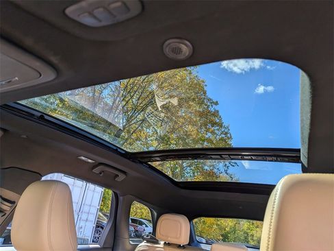 Used 2022 Lincoln Corsair Reserve w/ Equipment Group 201A image 23