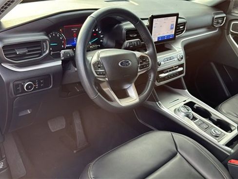 Used 2023 Ford Explorer XLT w/ Equipment Group 202A image 10