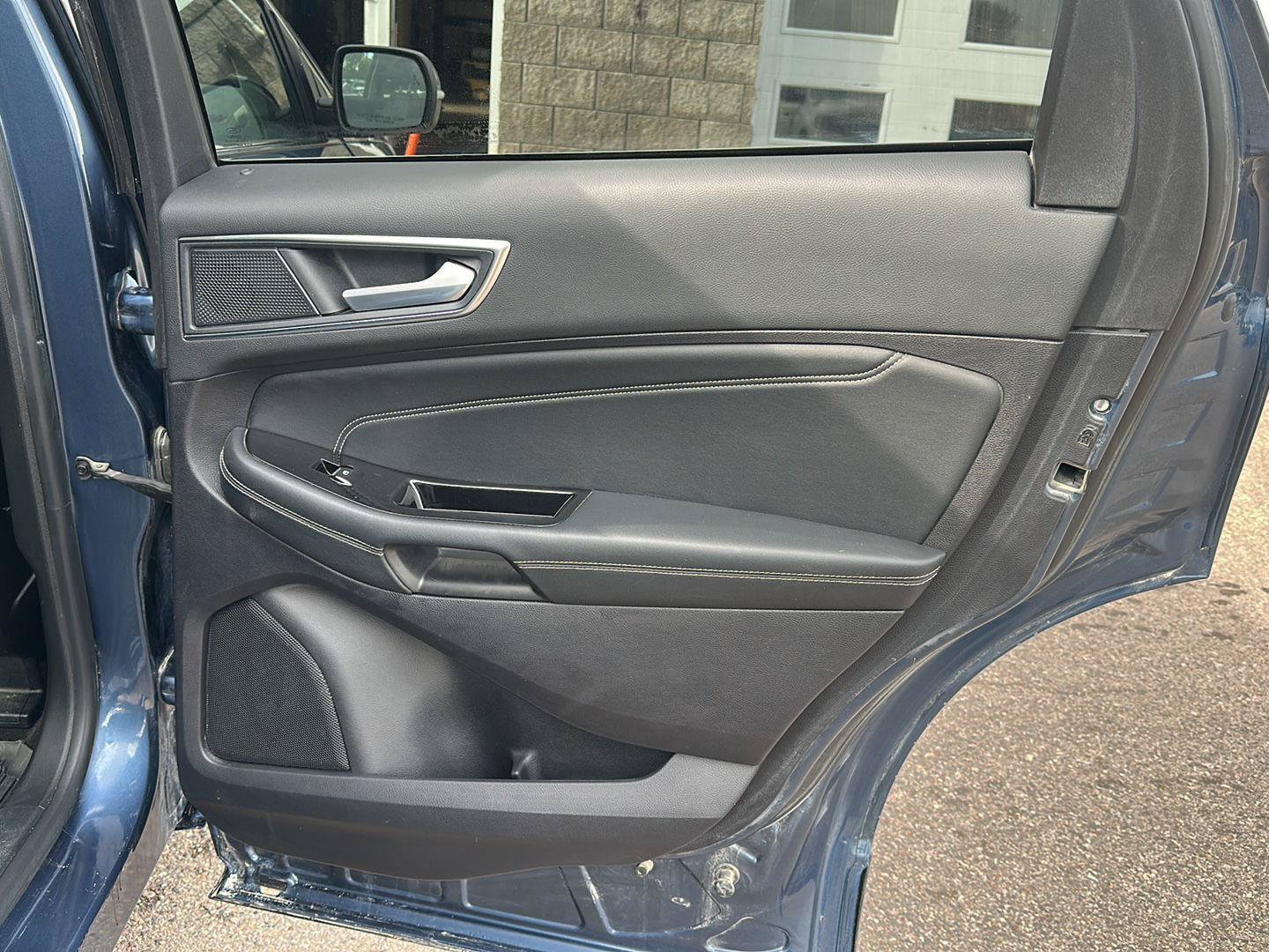 Used 2019 Ford Edge Titanium w/ Cold Weather Package AWD/4WD image 6