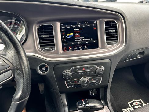 Used 2022 Dodge Charger SXT image 4