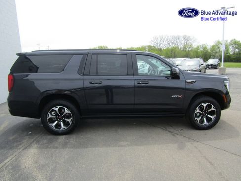 Used 2025 GMC Yukon XL AT4 w/ AT4 Premium Package AWD/4WD image 9
