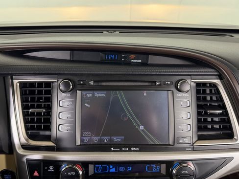 Used 2019 Toyota Highlander XLE FWD image 15