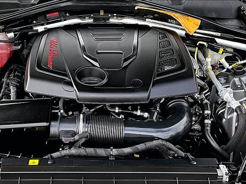 Used 2018 Alfa Romeo Giulia Ti Sport w/ Quick Order Package 22U Sport image 9