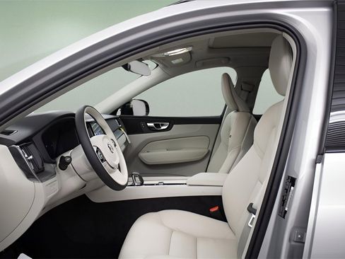 Certified 2025 Volvo XC60 T8 Core w/ Protection Package Premier image 29