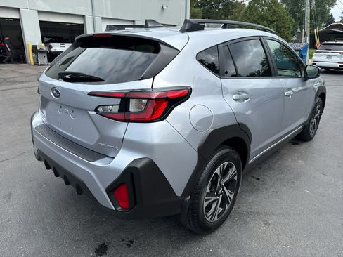 Used 2024 Subaru Crosstrek 2.0i Premium AWD/4WD image 3