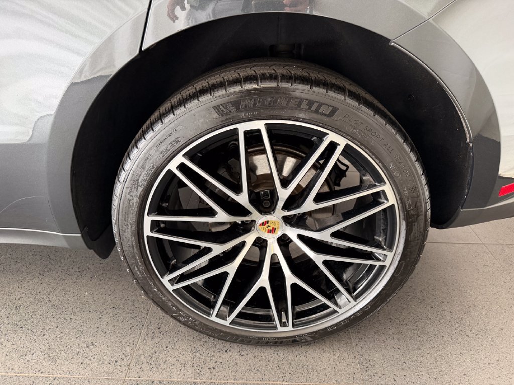 Certified 2026 Porsche Macan AWD/4WD image 11