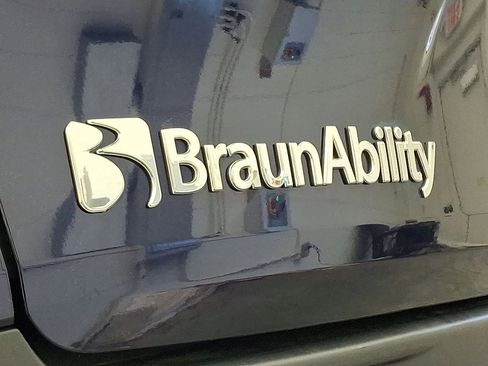 Used 2022 Toyota Sienna XLE image 30