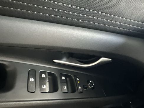 Used 2026 Hyundai Elantra SE FWD image 17